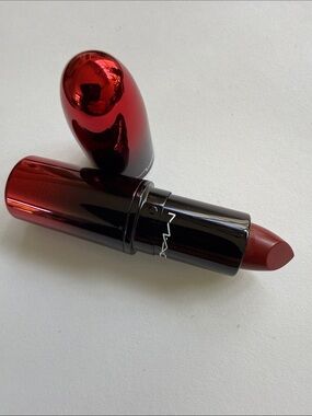 MAC Love Me Lipstick 423 E For Effortless NWOT